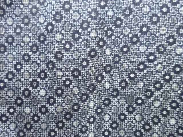 アンティーク　斜め縞模様織出し本場正藍泥染大島紬着物（割り込み絣）